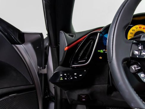 Certified 2025 Ferrari Roma Spider image 38