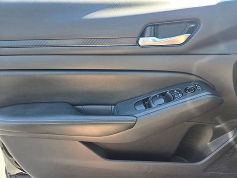 Used 2025 Nissan Altima 2.5 SV FWD image 32