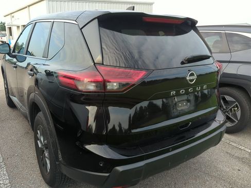 Used 2024 Nissan Rogue S FWD image 4