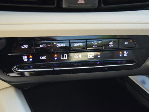 Used 2021 Buick Envision Avenir AWD/4WD image 33