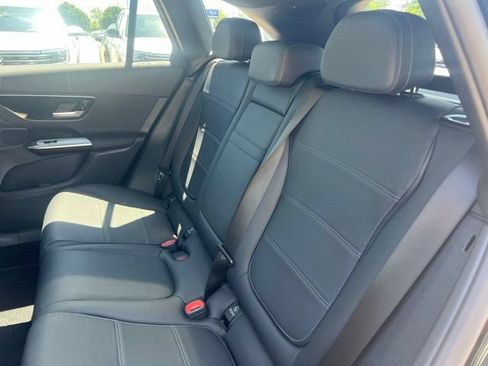 Used 2025 Mercedes-Benz GLC 300 4MATIC image 8