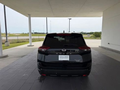 Used 2024 Nissan Rogue SV AWD/4WD image 7