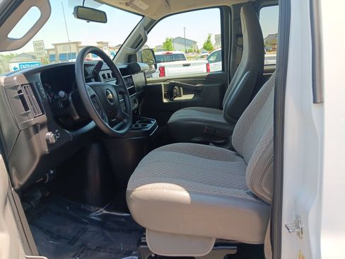 Used 2025 Chevrolet Express 3500 LS RWD image 9