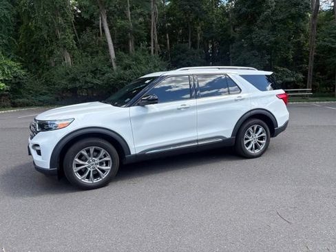 Certified 2022 Ford Explorer Limited w/ Equipment Group 301A AWD/4WD image 2