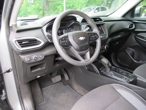 Used 2023 Chevrolet TrailBlazer LT FWD image 16