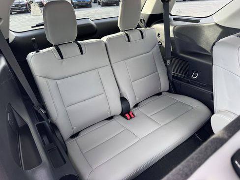 Used 2025 Ford Explorer Active w/ Active Comfort Package image 35