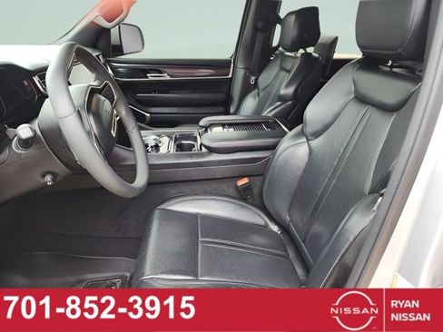Used 2022 Jeep Wagoneer Series I w/ Premium Group I AWD/4WD image 11