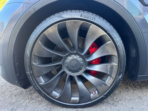 Used 2021 Tesla Model Y Performance image 12