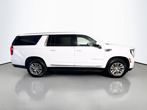 Used 2025 GMC Yukon XL Denali AWD/4WD image 11
