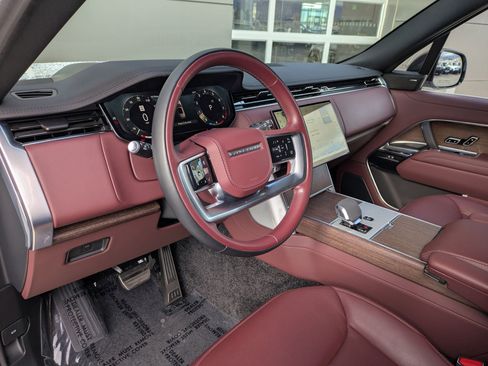 Used 2024 Land Rover Range Rover SE image 14