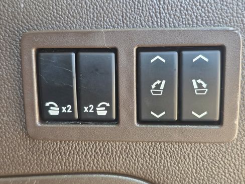 Used 2018 Chevrolet Suburban Premier AWD/4WD image 32