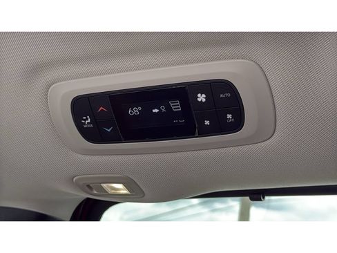 Used 2017 Chrysler Pacifica Limited w/ Advanced Safetytec Group FWD image 37