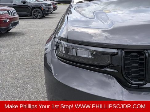 Used 2023 Jeep Grand Cherokee L Laredo AWD/4WD image 8