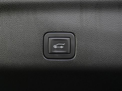 Used 2025 Chevrolet Suburban Premier image 15