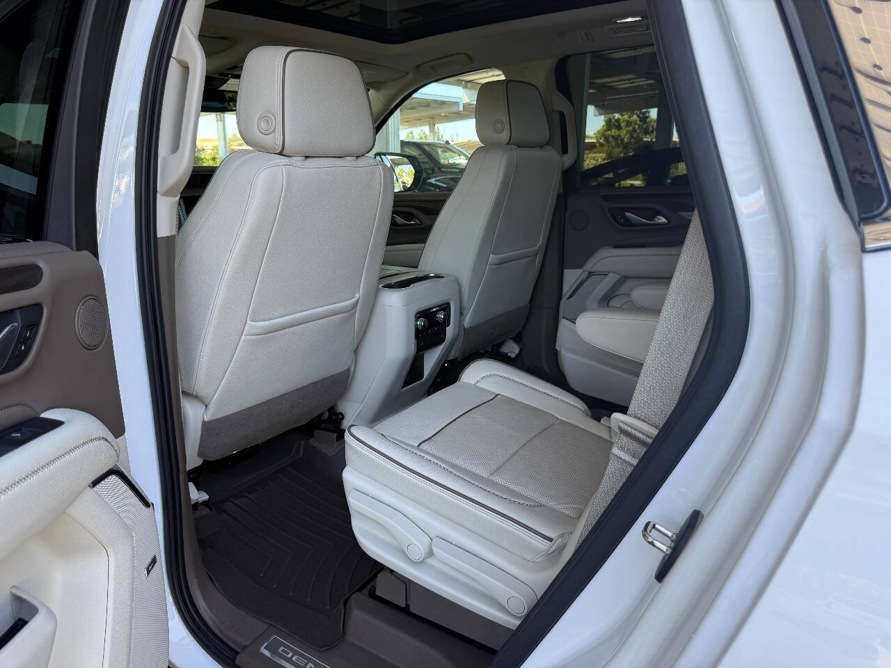 Used 2021 GMC Yukon Denali w/ LPO, Illumination Package AWD/4WD image 13