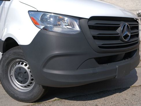 Used 2025 Mercedes-Benz Sprinter 2500 image 6