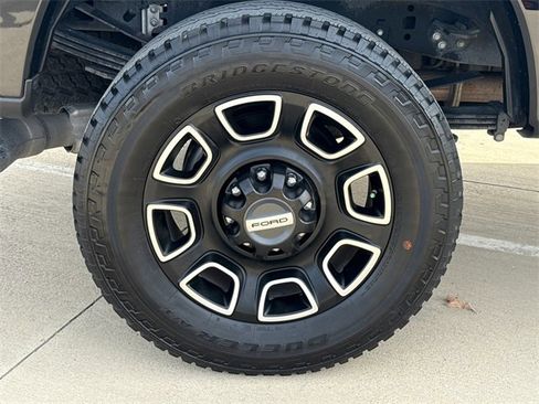 Used 2024 Ford F350 Platinum w/ FX4 Off-Road Package image 11
