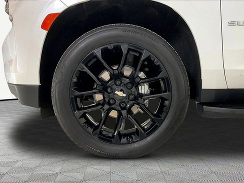 Used 2024 Chevrolet Suburban Premier w/ Premium Package 2 AWD/4WD image 35