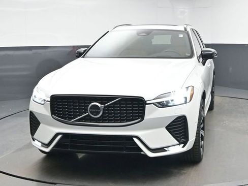 Used 2023 Volvo XC60 B5 Ultimate w/ Climate Package image 3