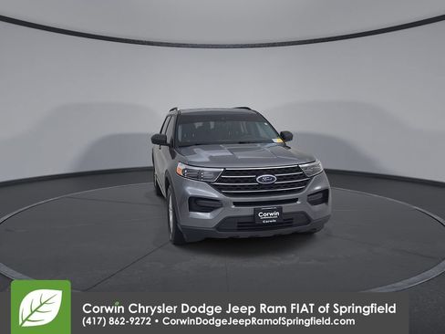 Used 2021 Ford Explorer XLT AWD/4WD image 4