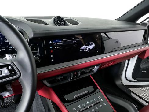 Certified 2024 Porsche Cayenne AWD/4WD image 13