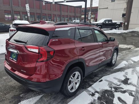 Certified 2022 GMC Terrain SLE w/ Driver Convenience Package image 7