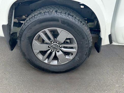 Used 2025 Nissan Frontier SV w/ SV Convenience Package RWD image 29
