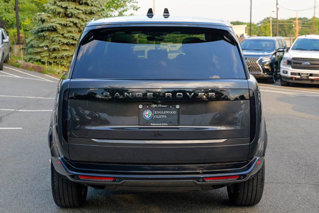 Used 2025 Land Rover Range Rover Long Wheelbase SE AWD/4WD image 6