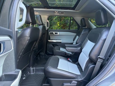 Used 2022 Ford Explorer XLT w/ Equipment Group 202A RWD image 21