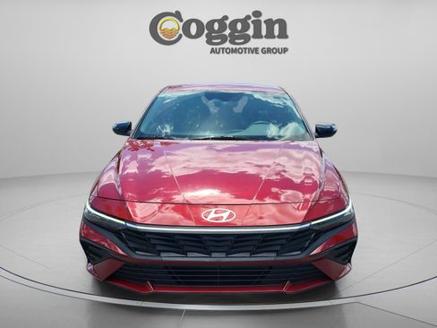 Used 2025 Hyundai Elantra Sport FWD image 8