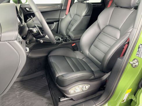 Certified 2026 Porsche Macan GTS AWD/4WD image 5