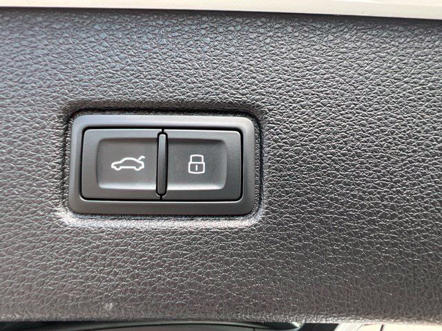 Used 2018 Audi Q7 3.0T Prestige w/ Prestige Package AWD/4WD image 35