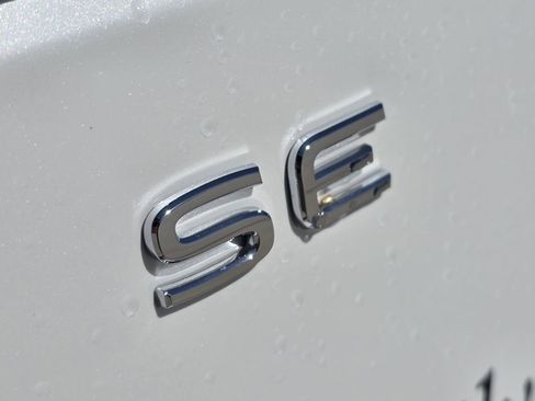 New 2026 Volkswagen Atlas SE image 8