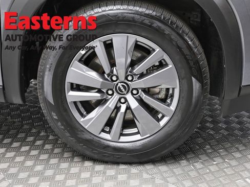 Used 2024 Nissan Pathfinder SV AWD/4WD image 31