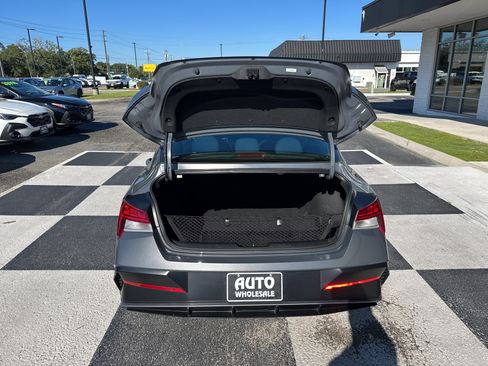 Used 2025 Hyundai Elantra Limited w/ Cargo Package FWD image 5