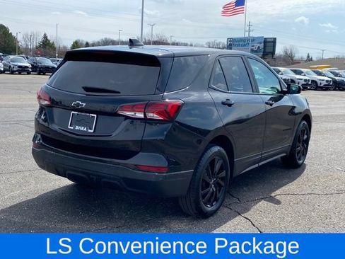 Used 2023 Chevrolet Equinox LS w/ LS Convenience Package AWD/4WD image 3