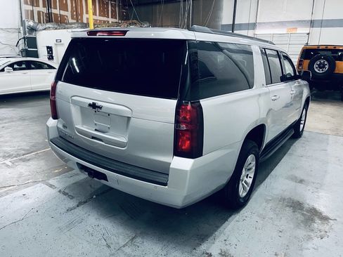 Used 2018 Chevrolet Suburban LT RWD image 7