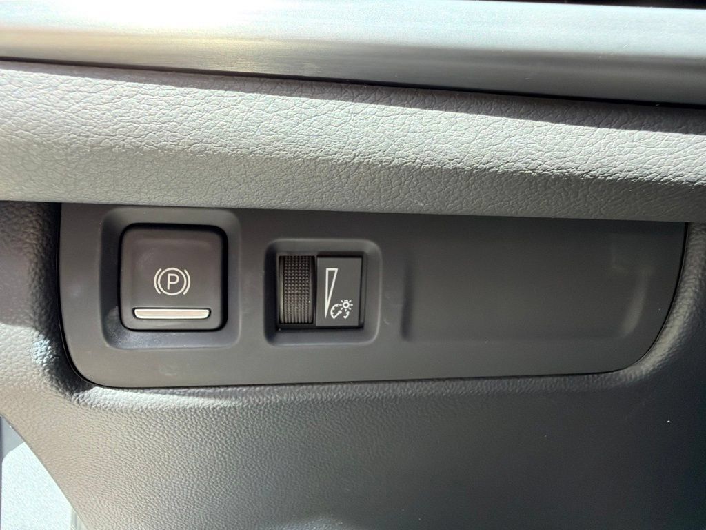 Used 2025 Cadillac XT4 Premium Luxury FWD image 26
