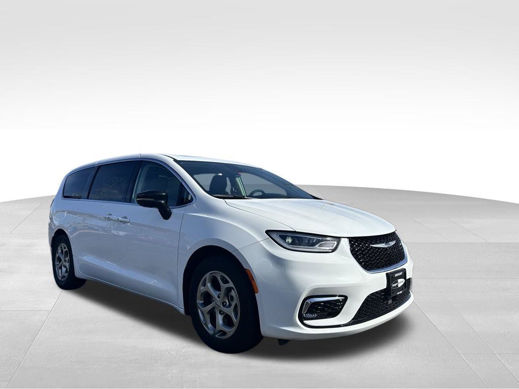 Used 2024 Chrysler Pacifica Limited FWD image 6