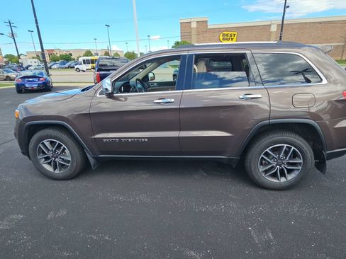 Used 2019 Jeep Grand Cherokee Limited AWD/4WD image 6