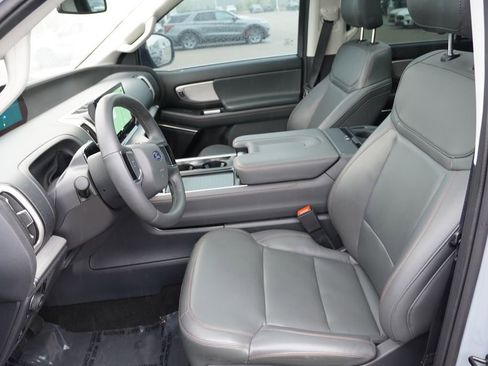 Certified 2025 Ford Expedition Active AWD/4WD image 16