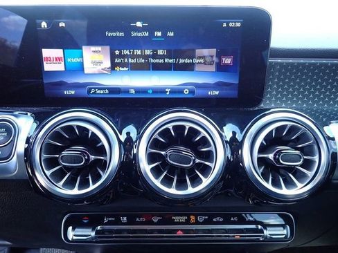 Used 2024 Mercedes-Benz GLB 250 4MATIC image 15