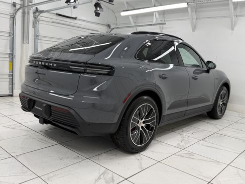 Certified 2025 Porsche Macan 4S Electric AWD/4WD image 11