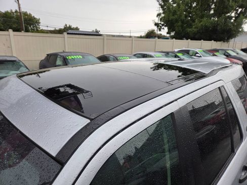 Used 2012 Land Rover LR2 HSE image 7