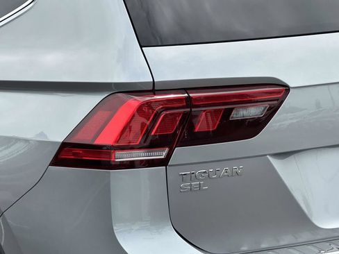 Used 2021 Volkswagen Tiguan SEL AWD/4WD image 9