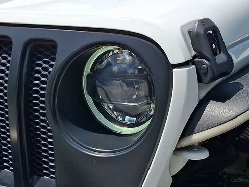 Used 2023 Jeep Wrangler Unlimited Rubicon w/ LED Lighting Group AWD/4WD image 9