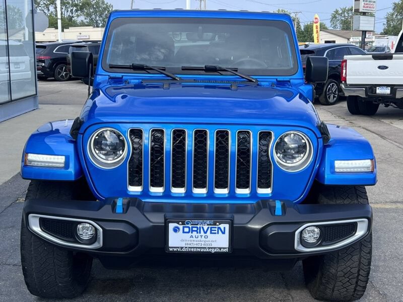 Used 2023 Jeep Wrangler Unlimited Sahara w/ Cold Weather Group AWD/4WD image 9