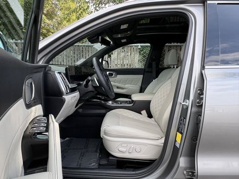 Used 2025 Kia Sorento SX Prestige AWD/4WD image 3