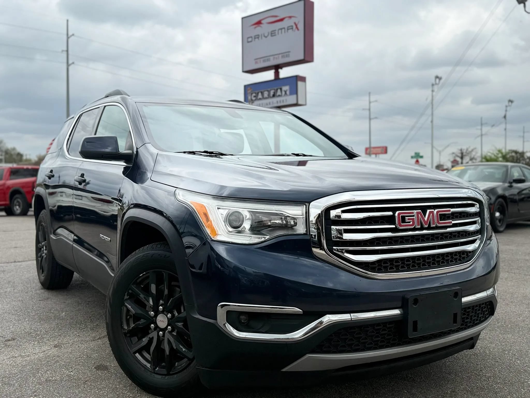 Used 2019 GMC Acadia SLT FWD image 2