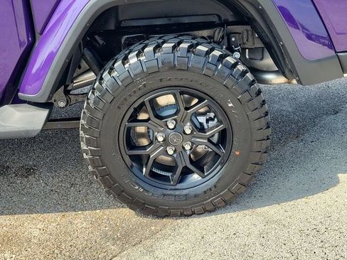 New 2026 Jeep Gladiator Sport AWD/4WD image 18